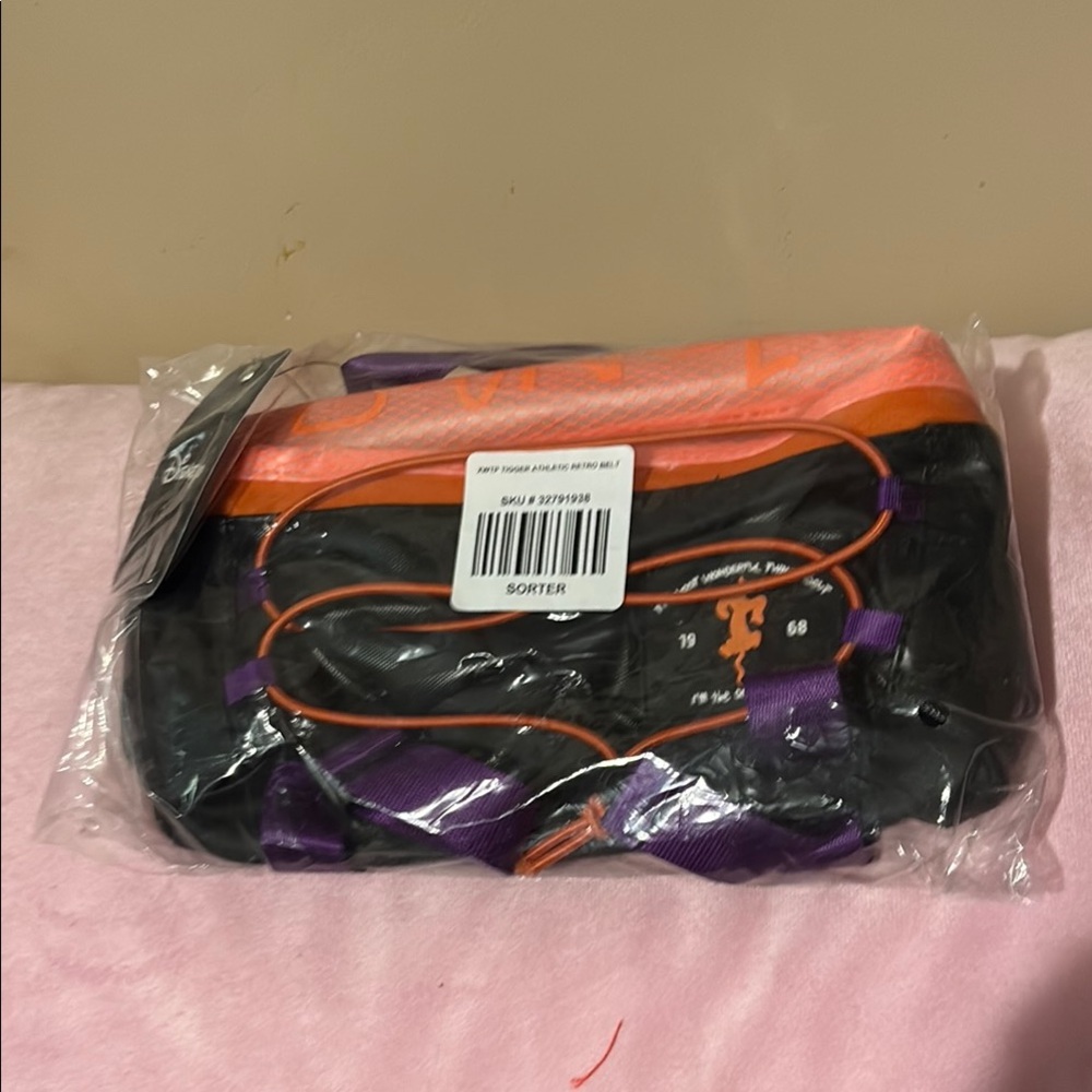 Moving sale! Bioworld Disney Tigger Black and Orange Fanny pack New